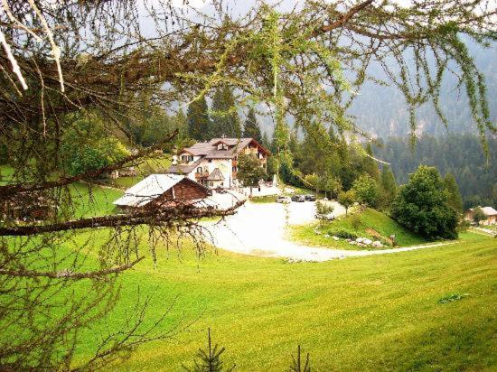 Rifugio Caltena Fiera Di Primiero Exterior photo